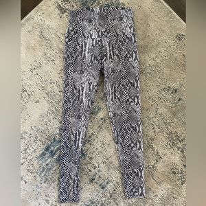 Onzie Snake Skin Leggings M/L